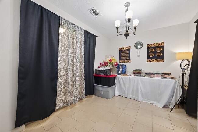 Building Photo - 10423 Permian Dr