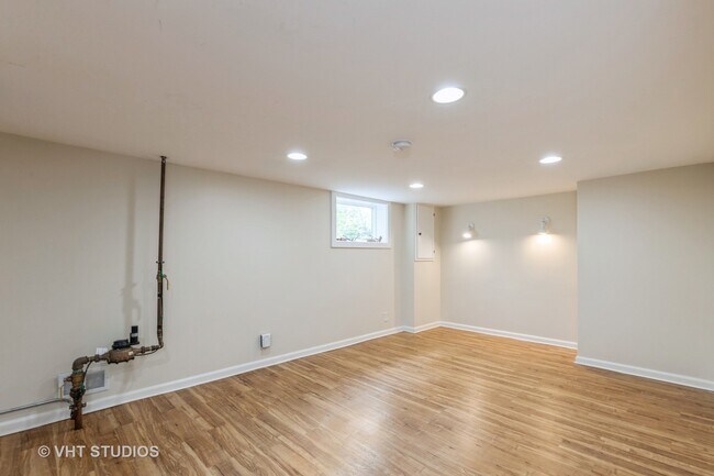 Building Photo - 621 Prairie Ave