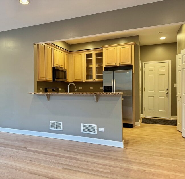 Building Photo - 1522 Stonegate Manor