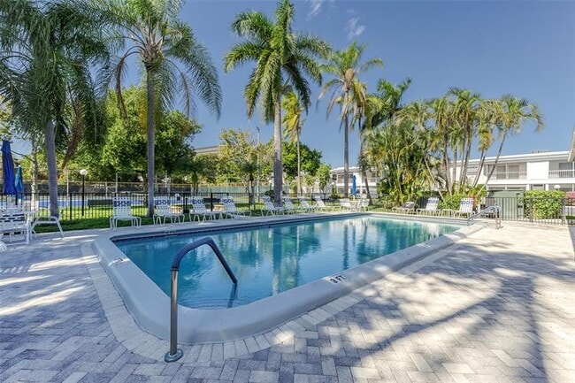Building Photo - 6449 Bay Club Dr