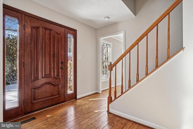 Building Photo - 4623 University Dr