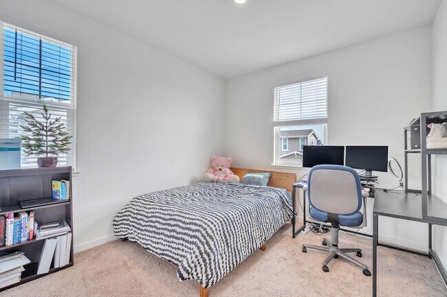 Building Photo - 2333 Aerostar Way