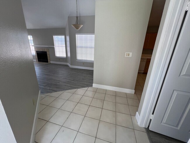 Building Photo - Beautifully Renovated 3-bedroom Home for Rent