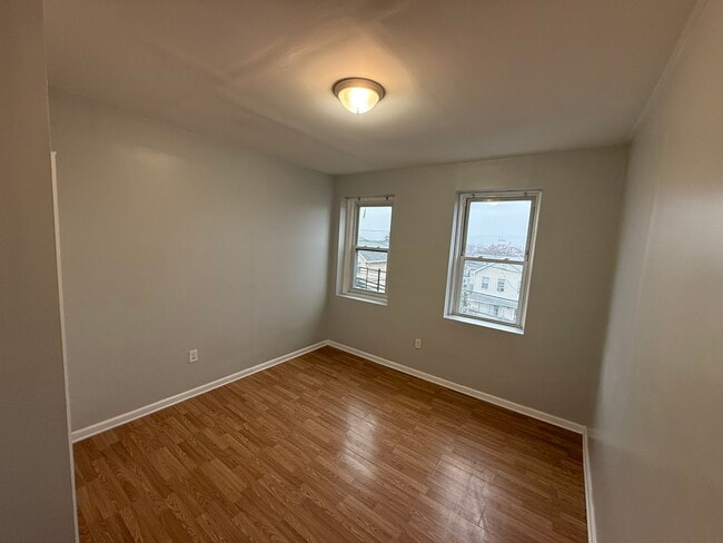 Building Photo - 423 Scott St