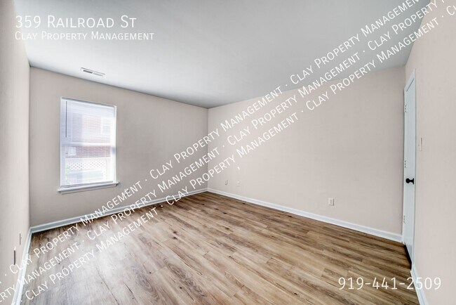 Building Photo - 359 Railroad St