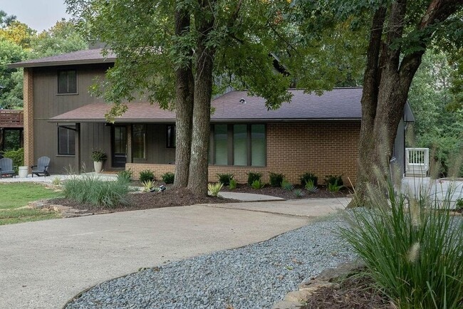 Building Photo - 884 Shrewsbury Ln