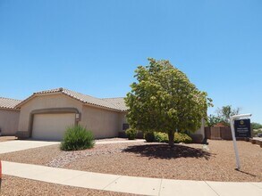 Building Photo - 3 Bedroom 2 Baths 1844 Sqft in Bluffs