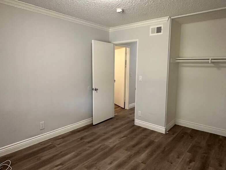 Building Photo - 13766 Paddock St
