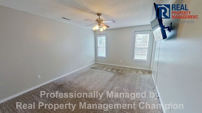Building Photo - 3 BD/2 BA Open Plan with Vaulted Ceiling in Ogden
