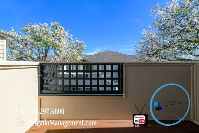 Building Photo - Glen Cove! Large one bedroom