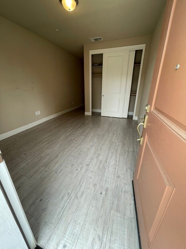 Building Photo - 691 Addison Ln