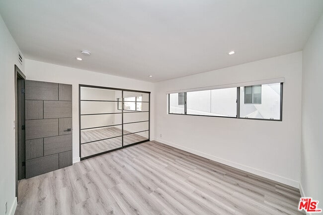 Building Photo - 137 S Maple Dr