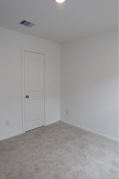 Building Photo - 5122 Red Drum Dr