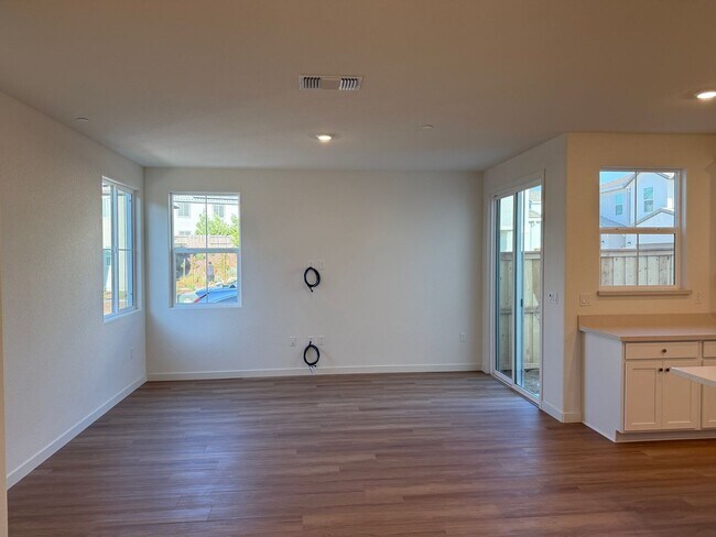 Building Photo - 2914 Skyward Ln