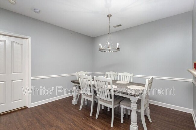 Building Photo - 17135 Red Feather Dr