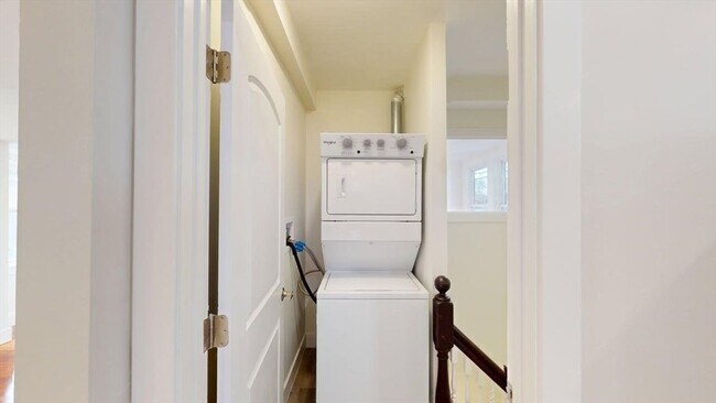 Building Photo - 391 Linwood Ave