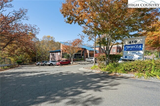 Building Photo - 610 State Farm Rd