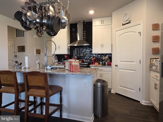 Building Photo - 268 Coral Ct