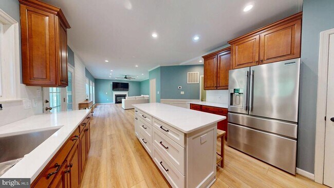 Building Photo - 14 Palace Ln