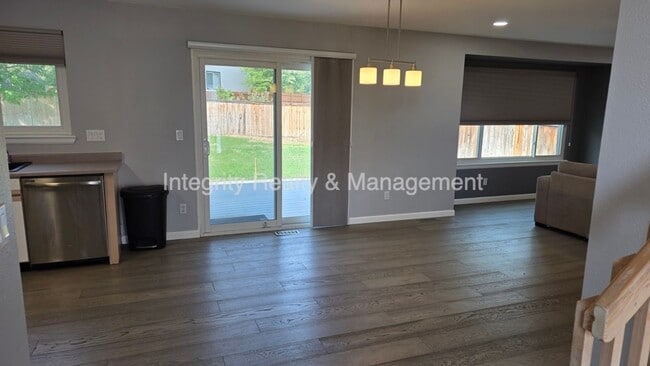 Building Photo - 5056 Weeping Willow Cir