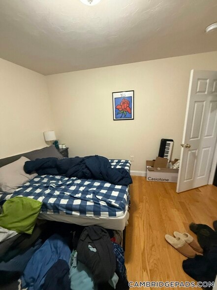 Building Photo - 1054 Cambridge St