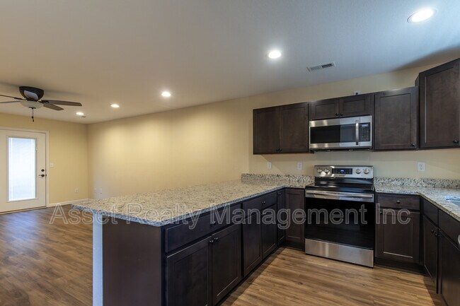 Building Photo - 913 Warrior Hill Dr