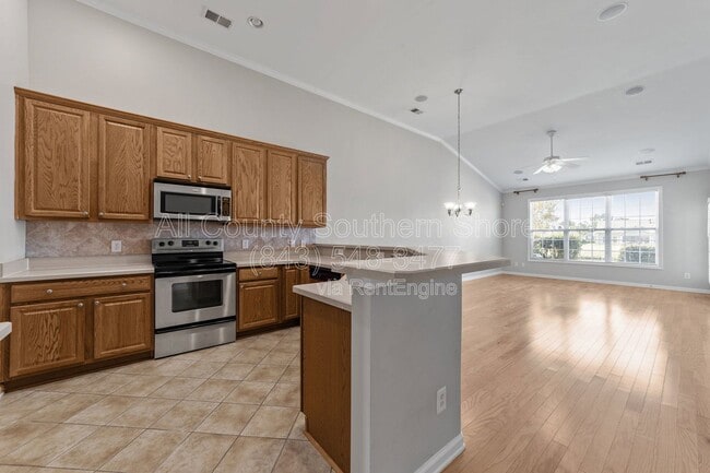 Building Photo - 264 Viareggio Road