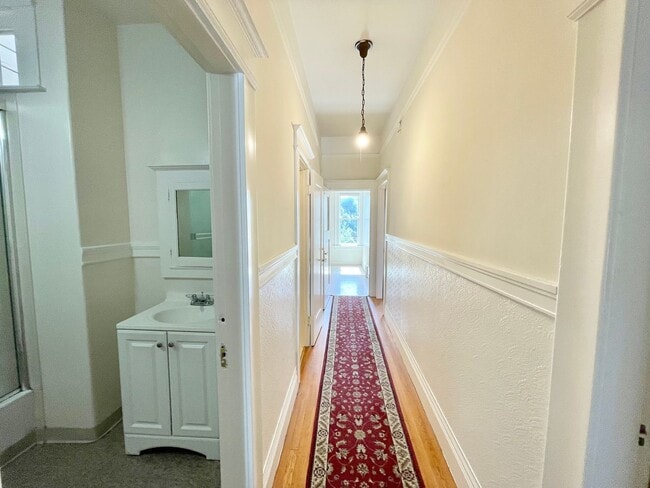 Building Photo - 927-929 Lincoln Way