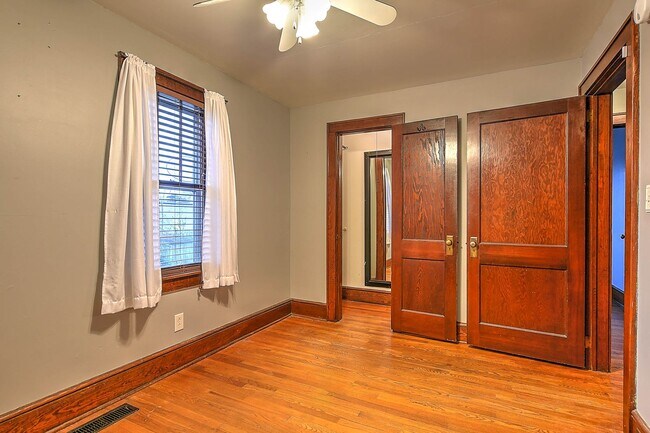 Building Photo - 14 22nd St