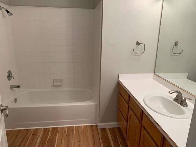 Building Photo - Beautiful  3-bedroom, 2-bath single-level home