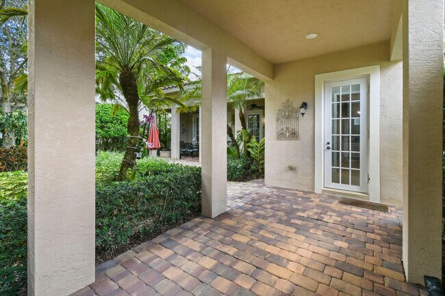 Building Photo - 167 Arklow Ave