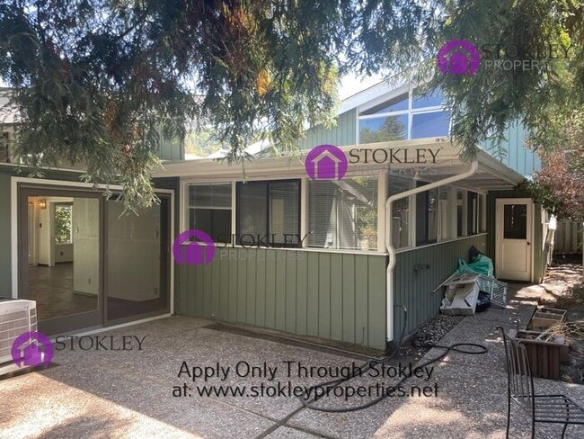 Building Photo - 137 Donna Maria Way