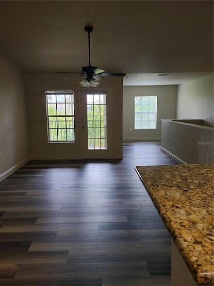 Building Photo - 8911 Manor Loop