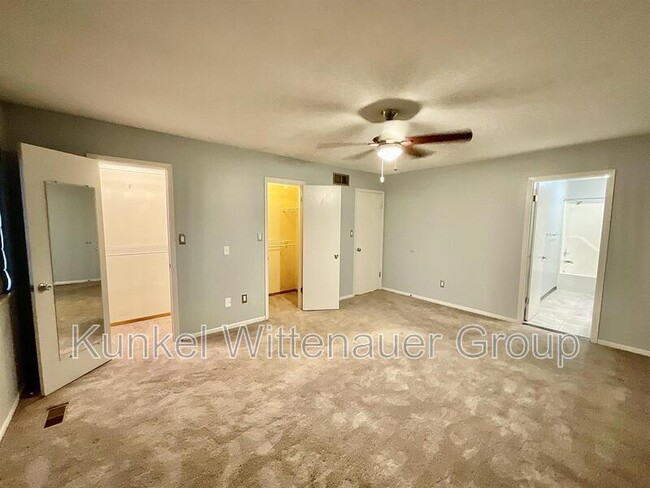 Building Photo - 1126 Woodgate Dr