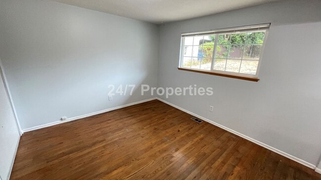 Building Photo - Charming 3 BD | 2 BA House with Large Back...