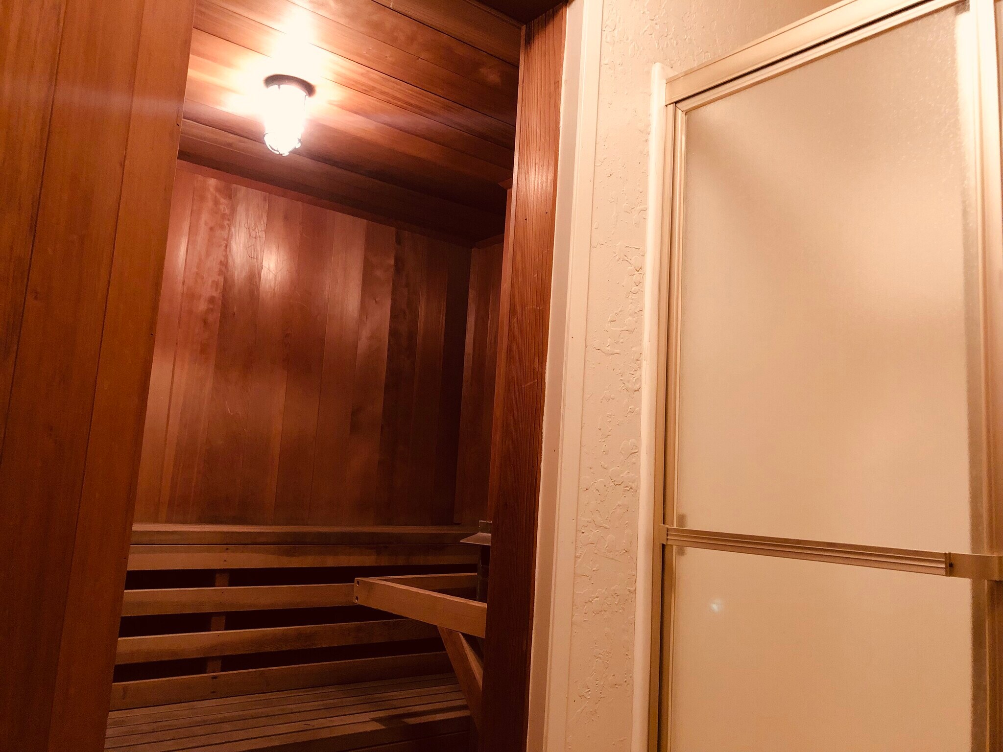 Sauna, shower & toilet all there for your leisure. ENJOY! - 515 N Jackson St