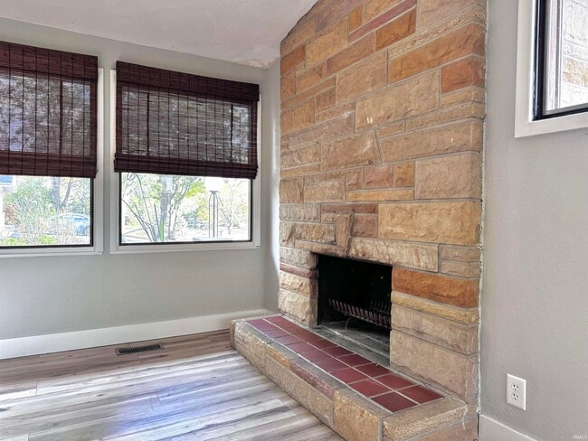 Building Photo - 7102 Woodhue Ln