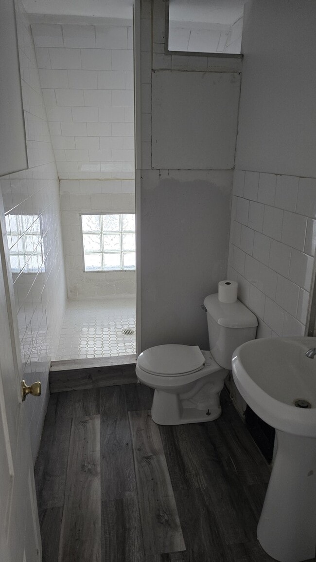 Building Photo - Charming 2-Bedroom Home in Rockford – Upda...