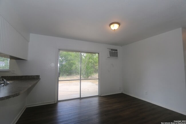 Building Photo - 127 Fair Valley St