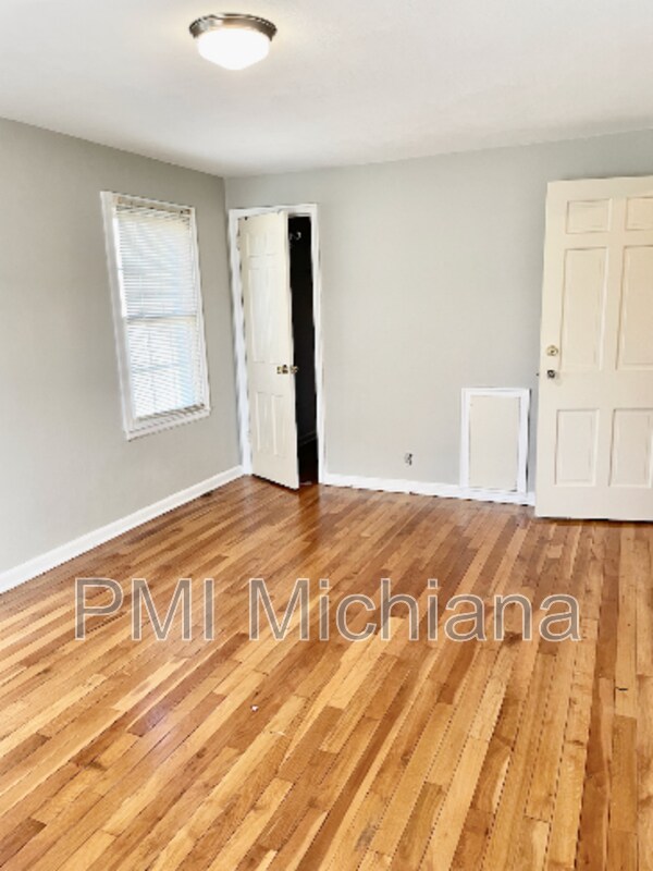 Building Photo - 1311 E Monroe St