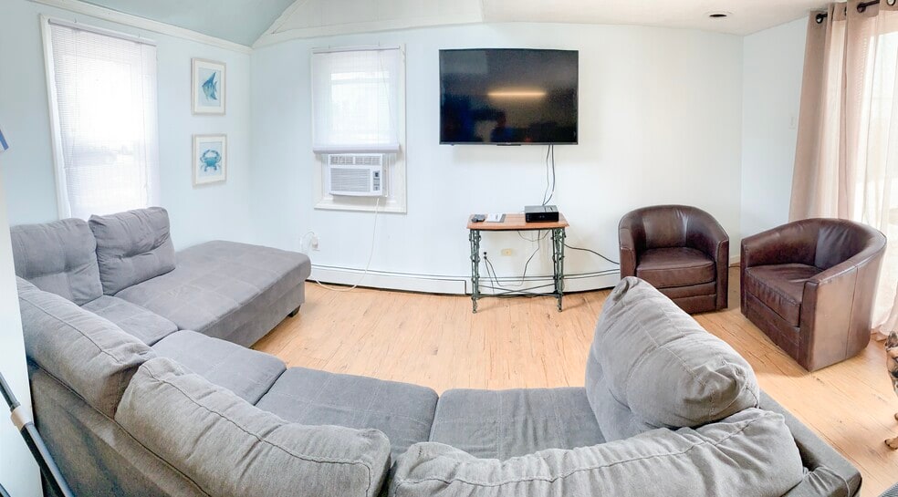 Living room - 104 7th Ave