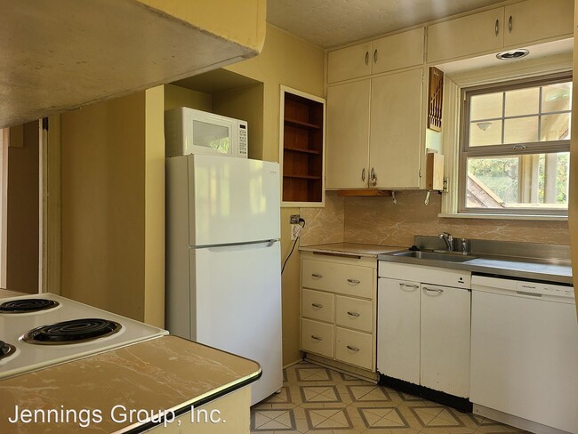 Building Photo - 5 br, 2 bath House - 1638 Orchard Street