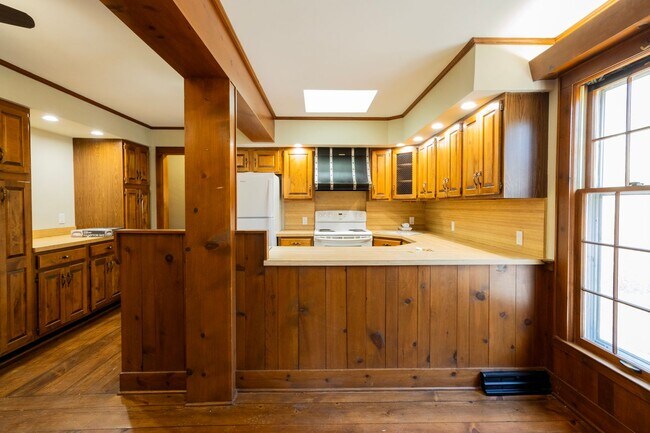 Building Photo - Charming Ranch Home with a great yard in Desirable Southwest Columbia