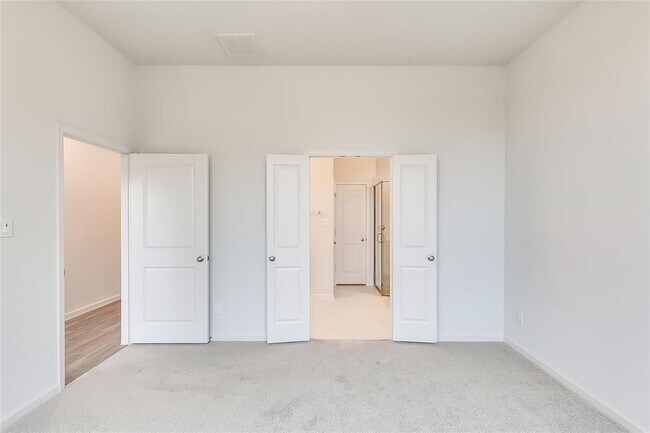 Building Photo - 232 Blackborrow Dr