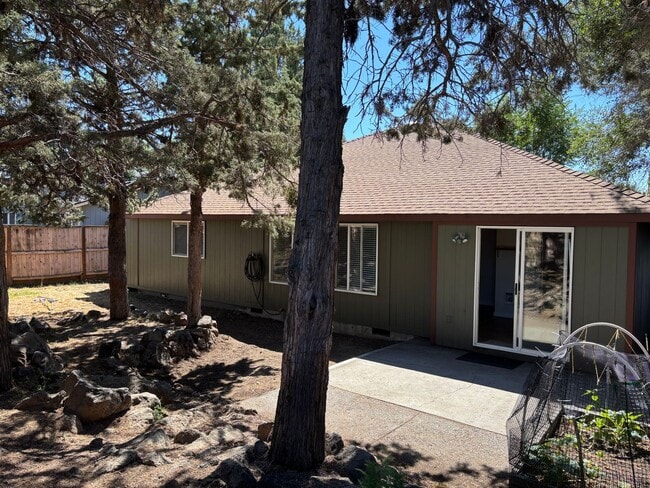 Building Photo - 3 BR/2BA Home In Tamarack Park East