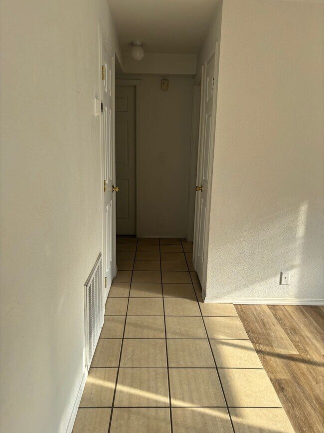 Building Photo - SFH B 107 - Wilson Lane Duplex