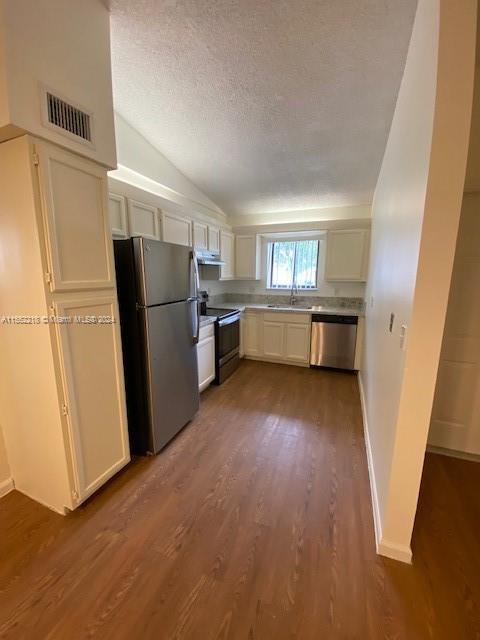 Building Photo - 300 Palmwood Pl