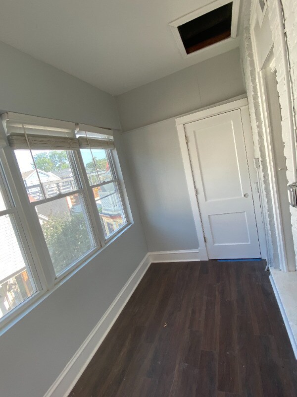 Building Photo - 3327 N Hamilton Ave