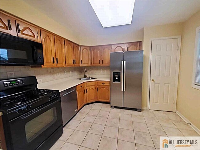 Building Photo - 38 Rutland Ln