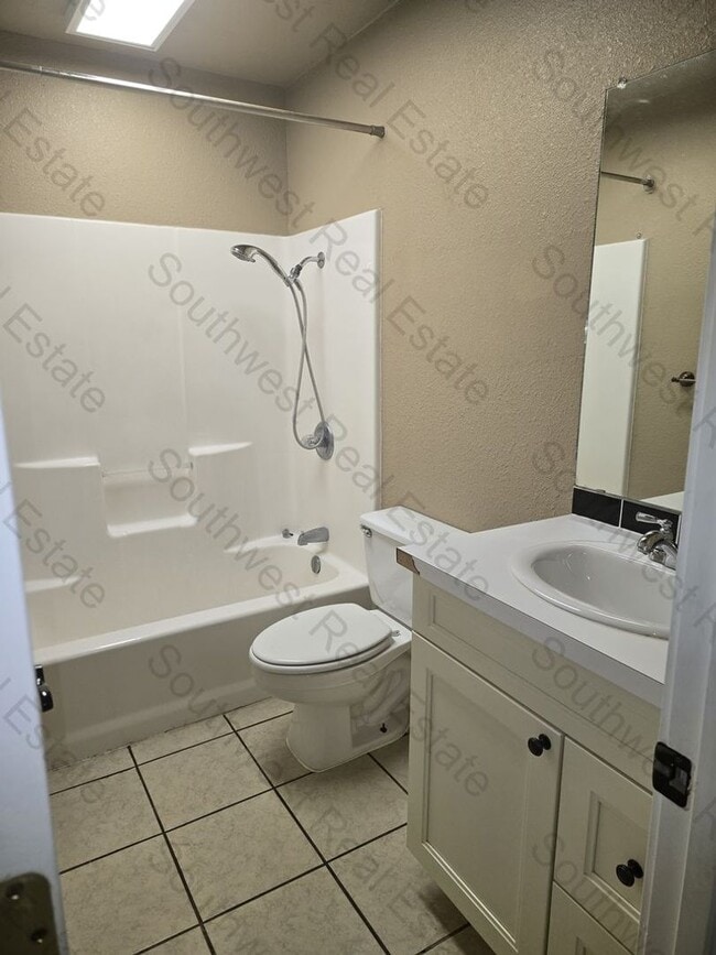 Building Photo - 613 N Avenue Q